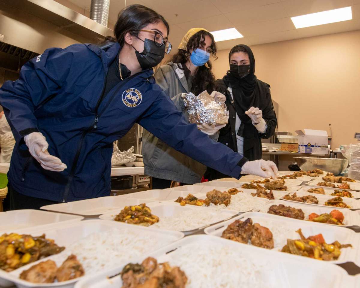 Muslims Feed Hundreds on Annual Soup Kitchen Day - About Islam