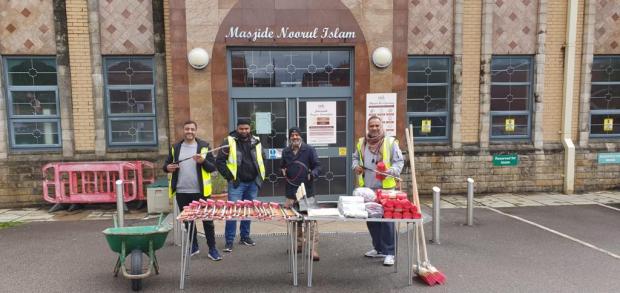 Blackburn Muslims Volunteer to Keep City Tidy - About Islam