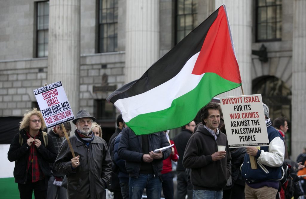 O’Connell Street in Dublin during a protest in solidarity with Palestine. (image: Rollingnews.ie)