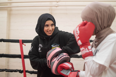Muslim Female Football Coach Honored with Community Hero Award - About Islam