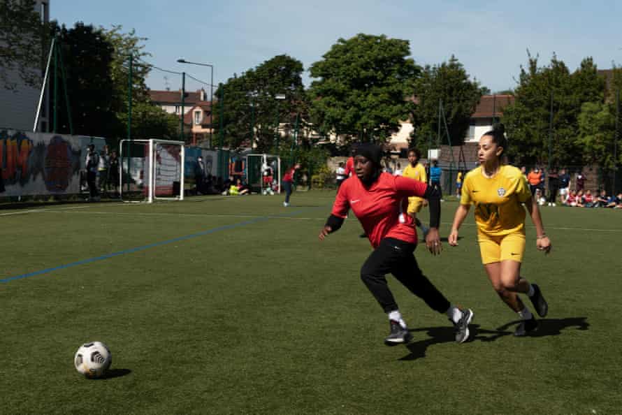 Les Hijabeuses: Muslim Women Fight On-Pitch Hijab Ban - About Islam