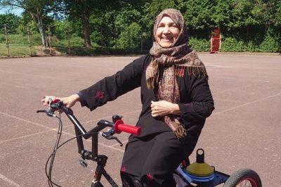 Britain’s First Hijabi Cricketer Gets Birmingham School Mural - About Islam