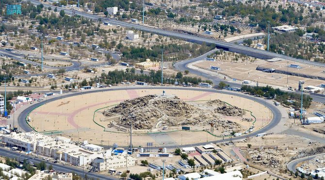 Hajj pilgrims flocked to Mount Arafat early Monday morning after converging in Mina for Tarwiyah. (SPA)