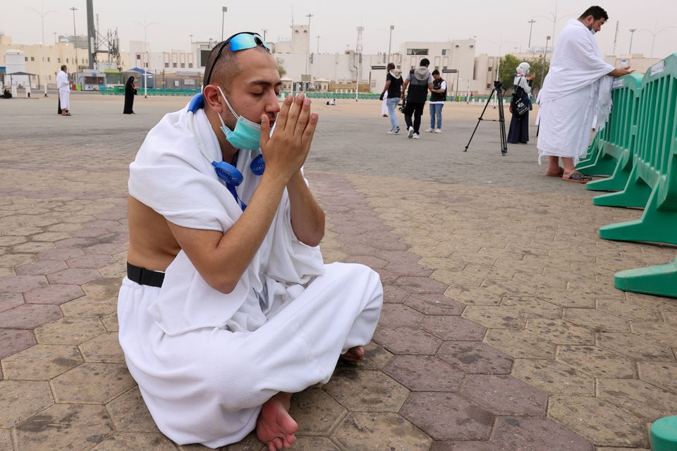 Hajj In Pictures: Pilgrims Ascend Mount Arafat - About Islam