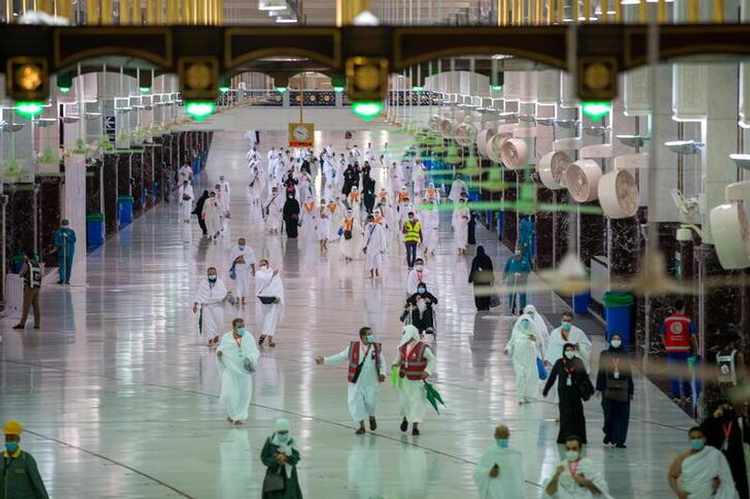 Foreign Pilgrims Happy to Return to Makkah for Umrah - About Islam