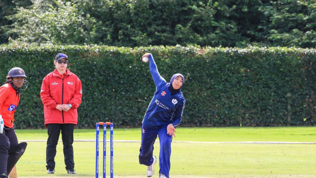 Meet Britain’s First Hijabi Cricketer - About Islam