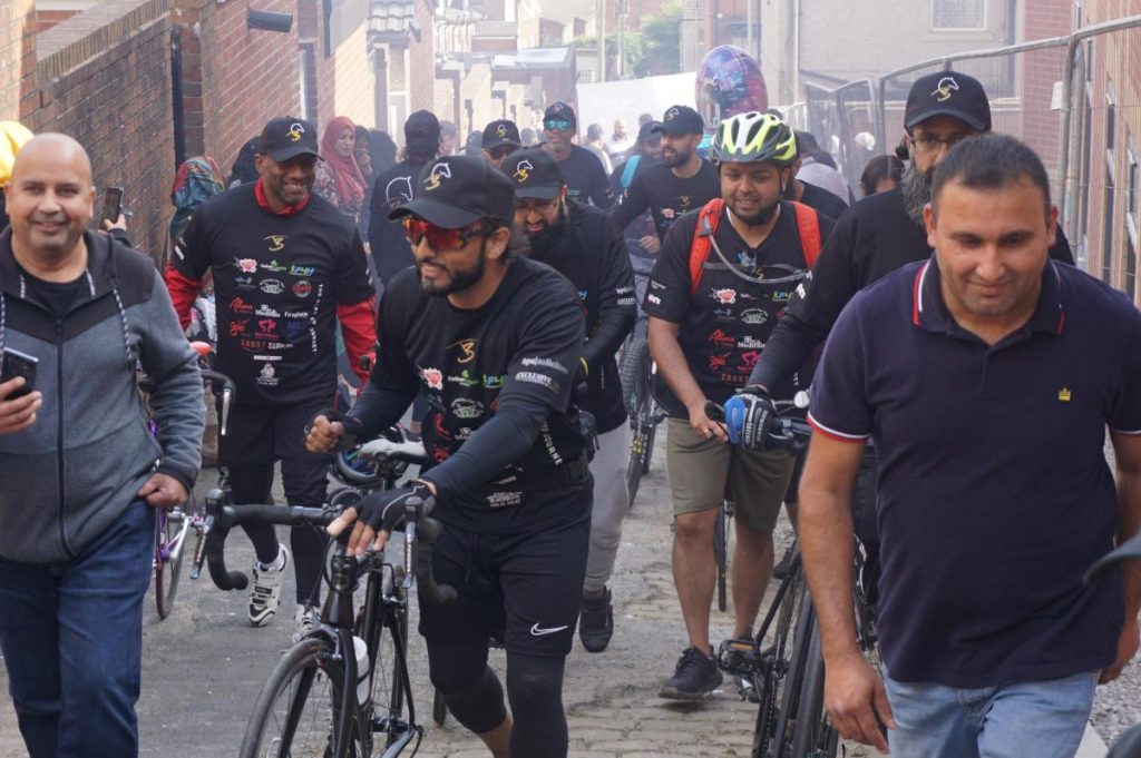 Cyclists Given Heroes Welcome after Raising £50K for Mosque - About Islam