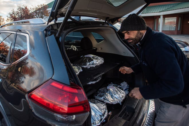 With Halal Turkeys, Muslim Couple Help Refugees Mark Thanksgiving - About Islam
