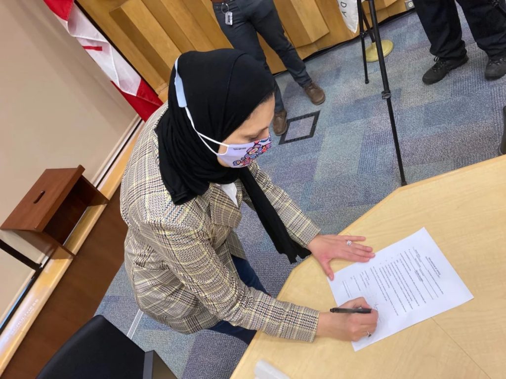 Coun. Marium Hamou being sworn in at City Hall on Nov. 17. (James Chaarani/CBC)