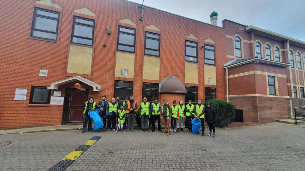 Mosque Volunteers Clean Up 'Rubbish Spewed' onto Street by Bin Drivers Strike - About Islam