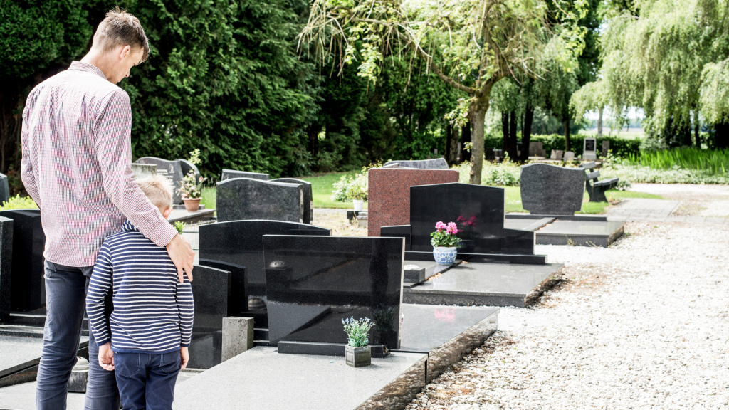 father with kid visiting grave-Visiting non-Muslim graves