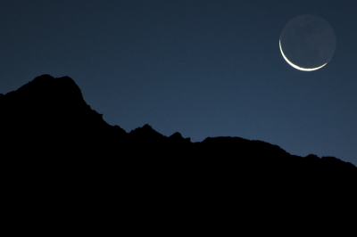 Close to New Moon-What Moon Sighting for Ramadan Should Muslims in the West Follow?