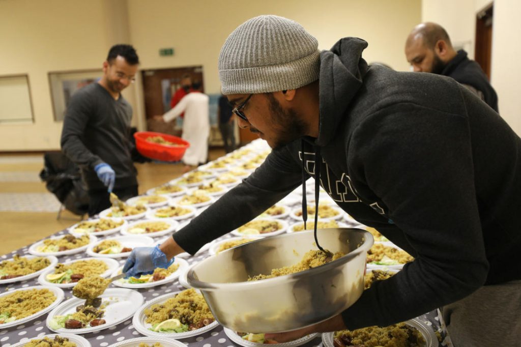 Ramadan: London Mosque Serves 500 Iftar Meals Daily - About Islam