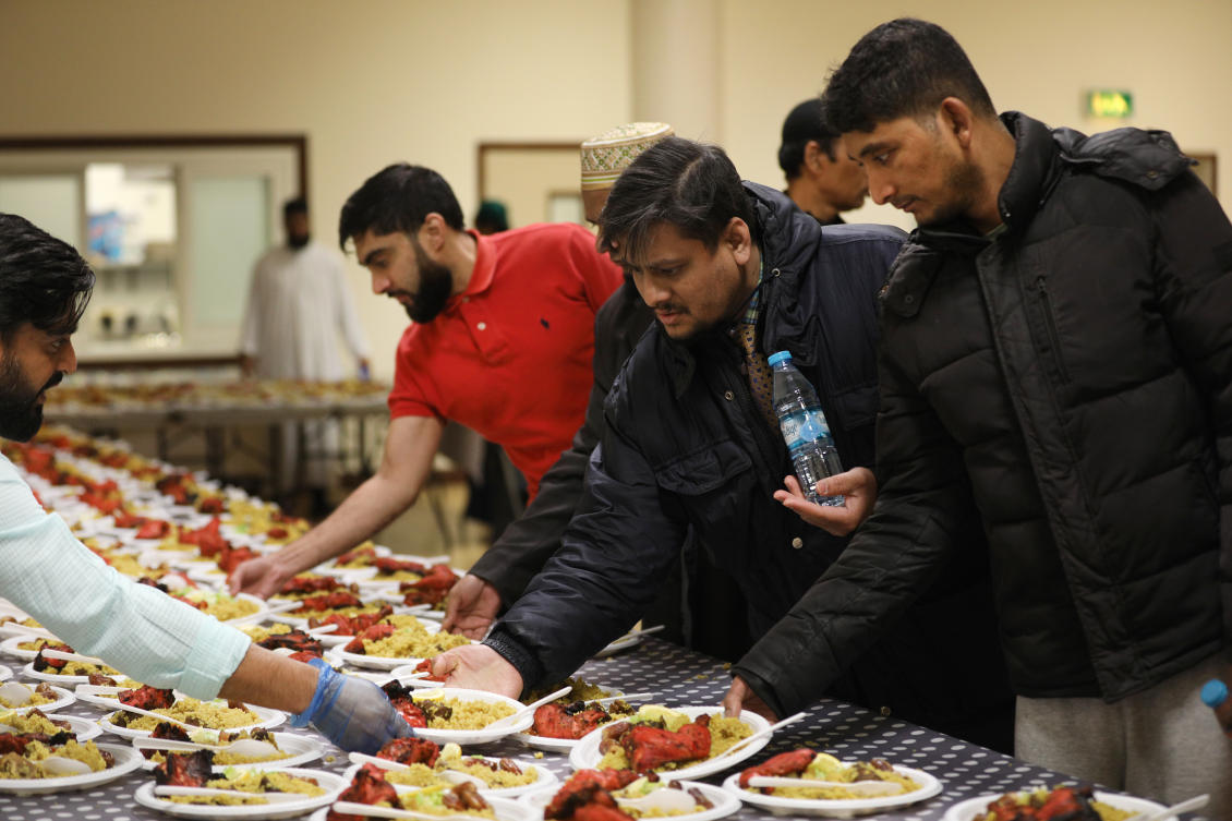 Ramadan London Mosque Serves 500 Iftar Meals Daily About Islam