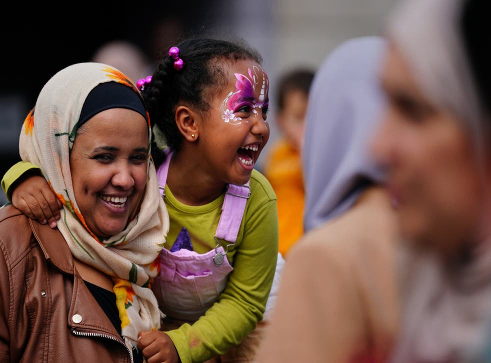 Thousands of Muslims Celebrate `Eid in Trafalgar Square - About Islam