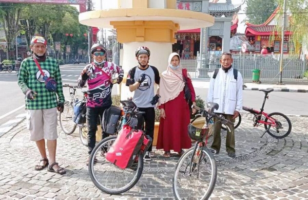 Indonesian Muslim Travels to Makkah on Bicycle for Hajj - About Islam