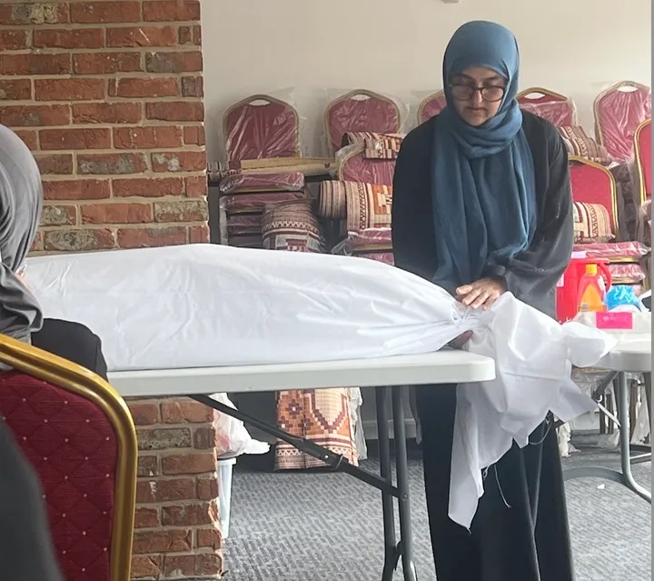 Ilford Muslim Women Learn How To Wash Dead Body - About Islam