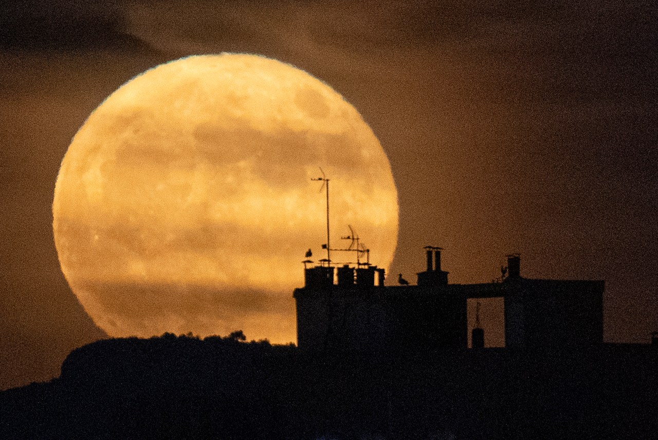 Strawberry Supermoon 2022: In Pictures - About Islam