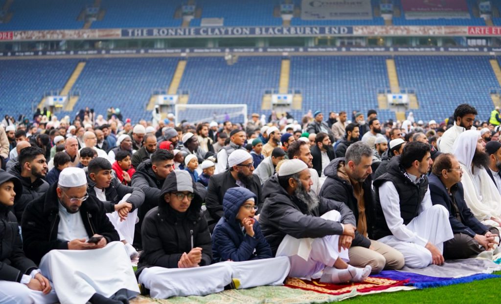 Blackburn Rovers Invite Muslims to Perform `Eid Prayers on Pitch - About Islam