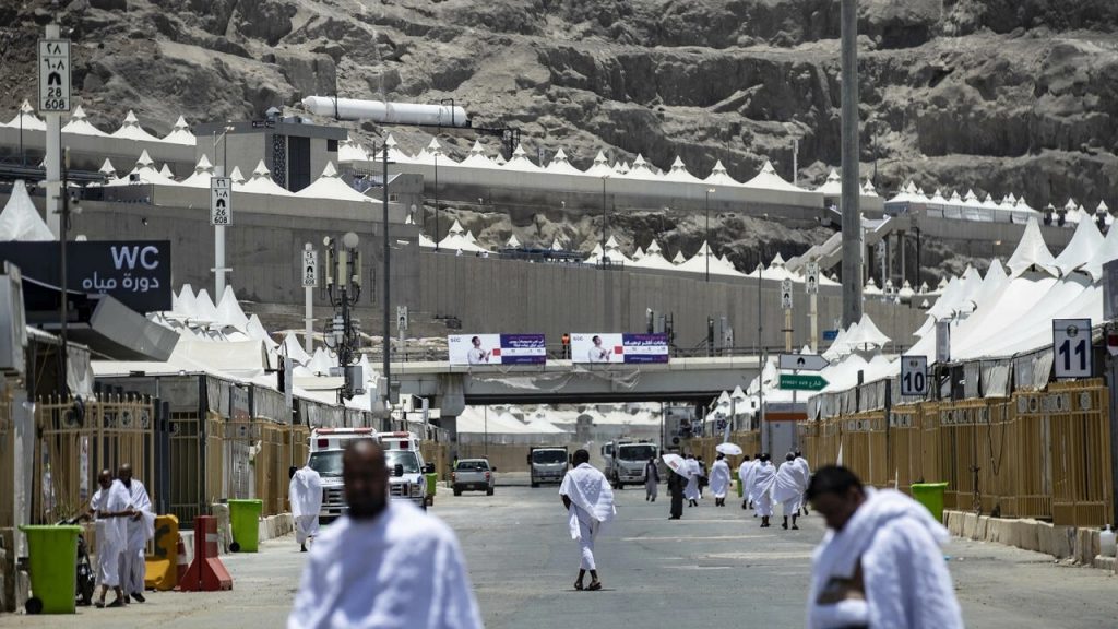 Pilgrims Ascend Arafat in Climax of Biggest COVID-Era Hajj - About Islam