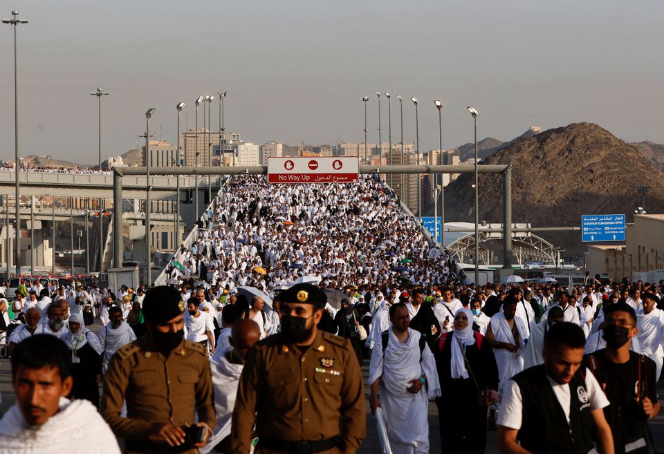 Hajj 1443: Pilgrims Converge on Jamarat to Stone Devil - About Islam