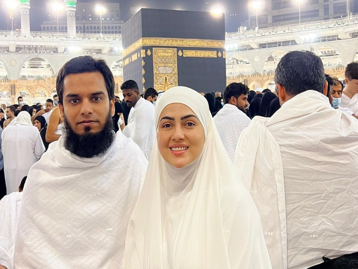 Former Bollywood Star Arrives Makkah for Hajj