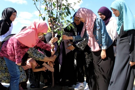 Alberta Muslim Community Plants First of 1000 Trees Outside Mosque - About Islam