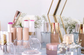 makeup-cosmetics-on-dressing-table-Should Wife Look Good for Her Husband in Islam?