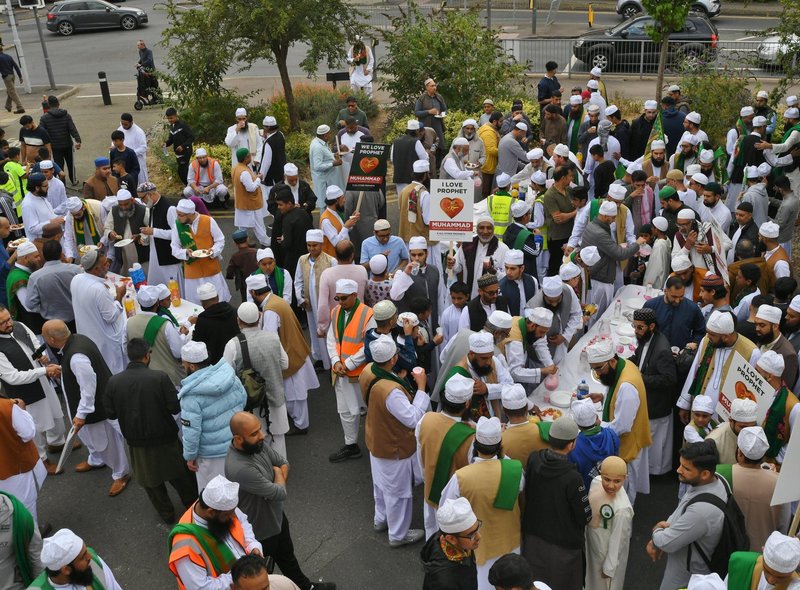 Muslims Parade in Peterborough to Celebrate Prophet's Life - About Islam