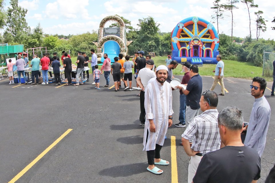 Ontario Mosque Welcomes Hundreds to Annual Barbecue - About Islam