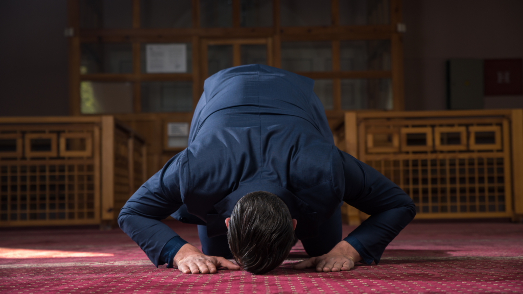 muslim-prostrationing-on-ground-Can You Pray Sitting If You Can’t Prostrate?