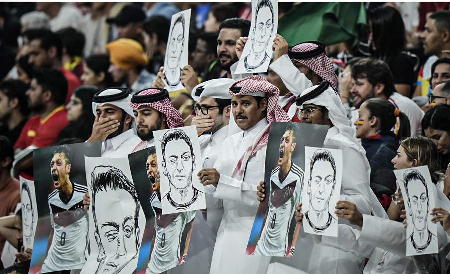 Holding Mesut Ozil Pics, Fans Remind Germany of Racism - About Islam