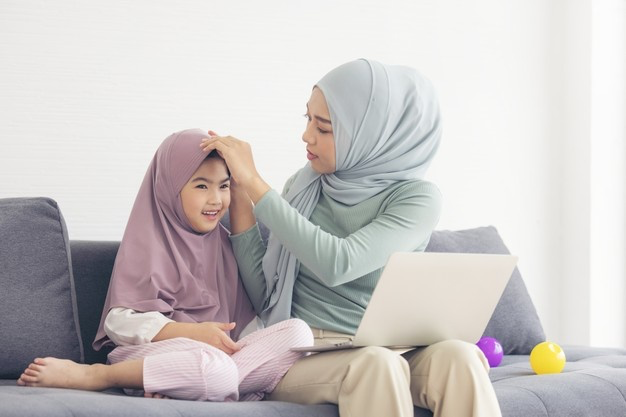 Hijab in Small Towns; How Do We Guide Our Daughters? - About Islam