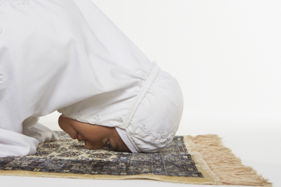 woman going down to the floor and prostrate -Can You Perform Sujud at-Tilawah without Wudu?