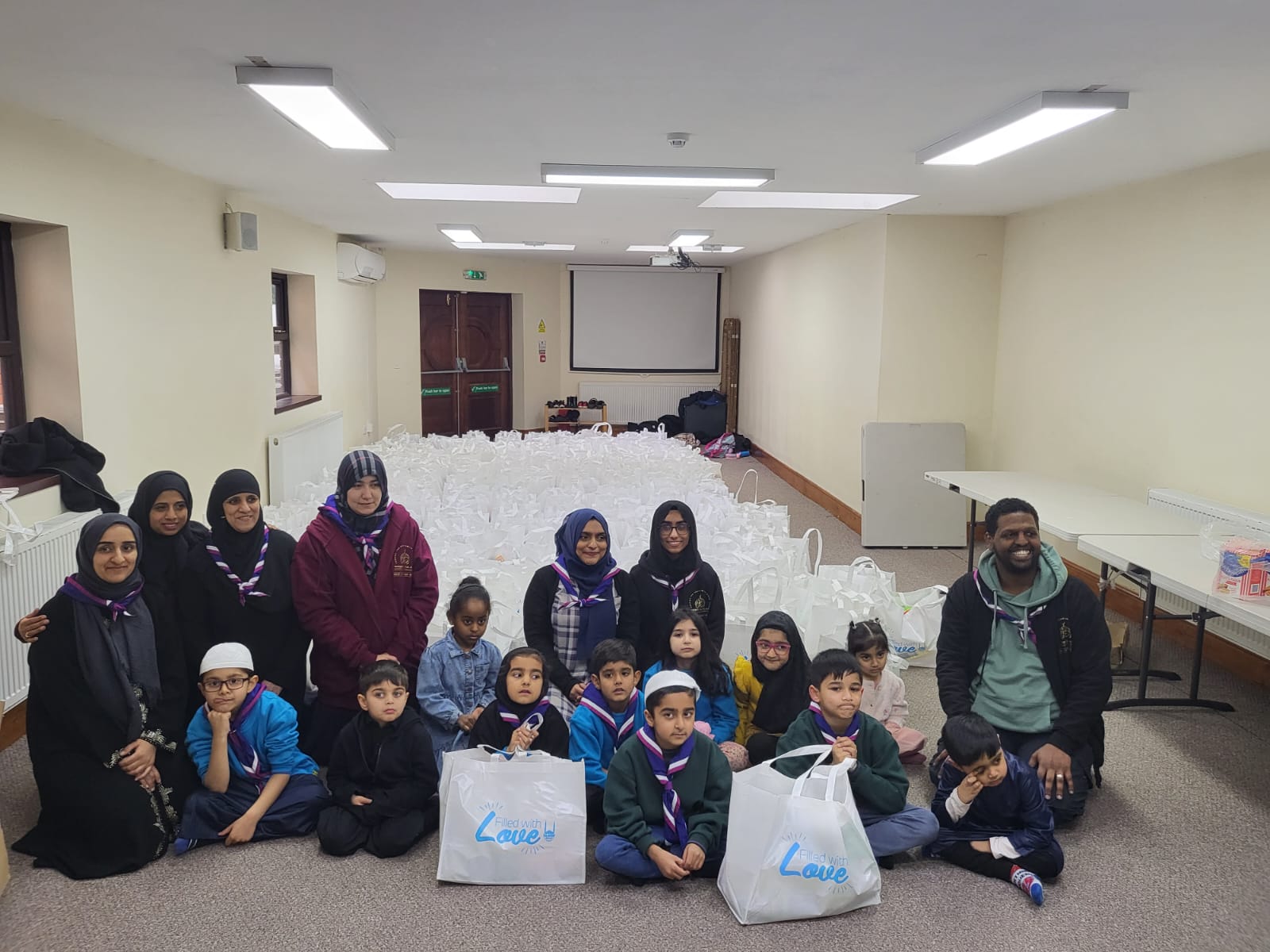 Birmingham Mosque Distributes 300 Food Parcels to Vulnerable | About Islam
