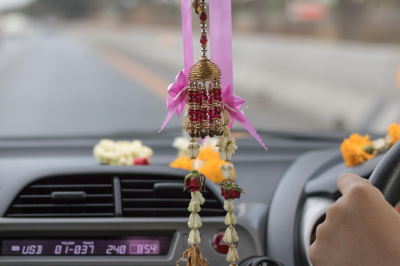 Amulet in a car-Is It Permissible in Islam to Wear Amulet for Protection?