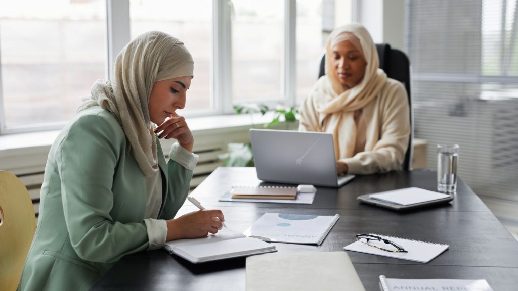 10 Tips to Empower Colleagues and Get Synergy at Work - About Islam
