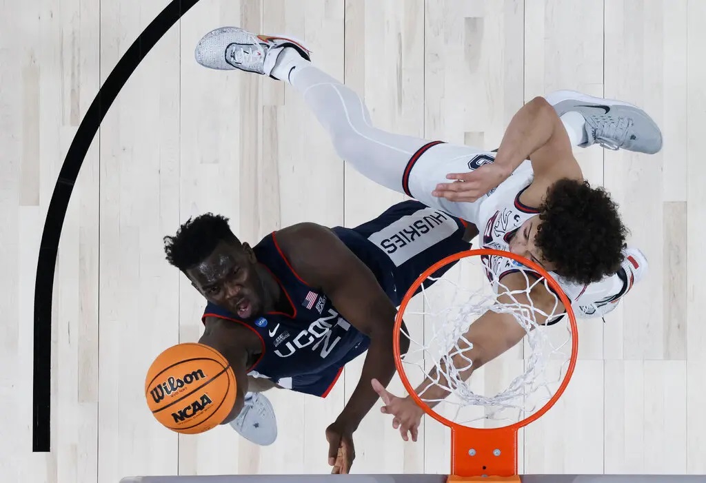 Playing while Fasting, UConn’s Adama Sanogo Leads His Team to Success - About Islam