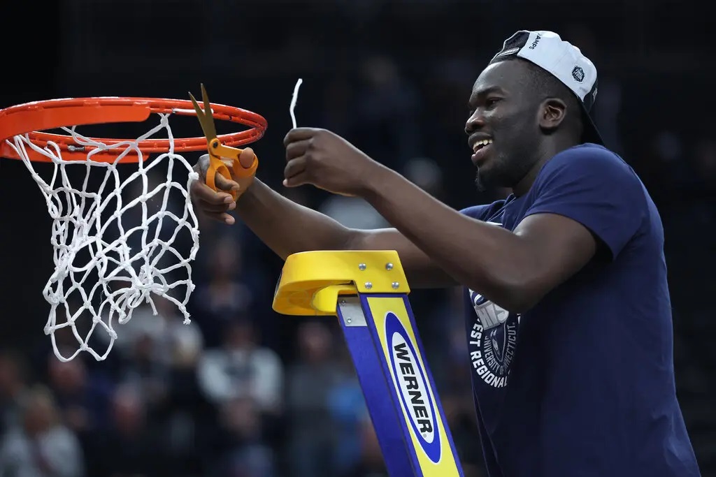 Playing while Fasting, UConn’s Adama Sanogo Leads His Team to Success - About Islam