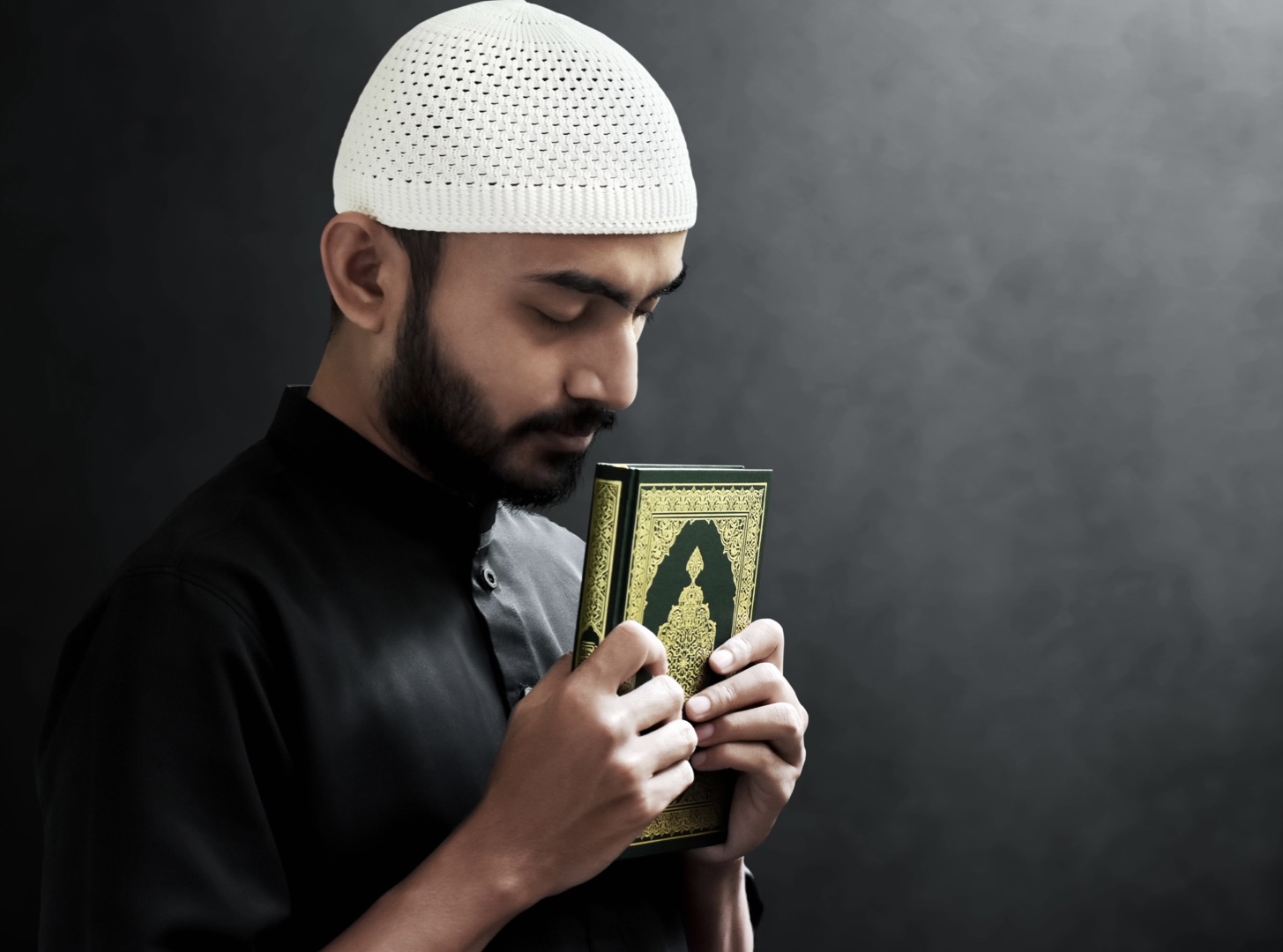 Willing to Pick Up Qur'an? Follow These Important Steps | About Islam