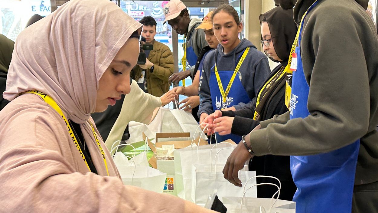 Ramadan Islamic Relief Gives Free Halal Food Boxes to Brooklyn Needy
