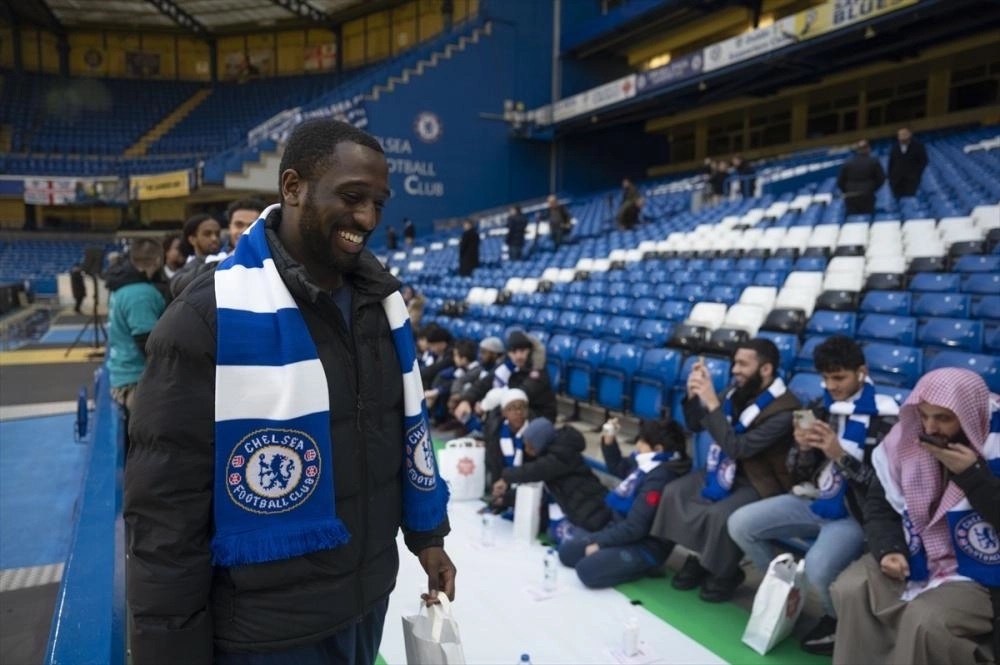 Hundreds Gather for Chelsea FC First Ramadan Iftar - About Islam