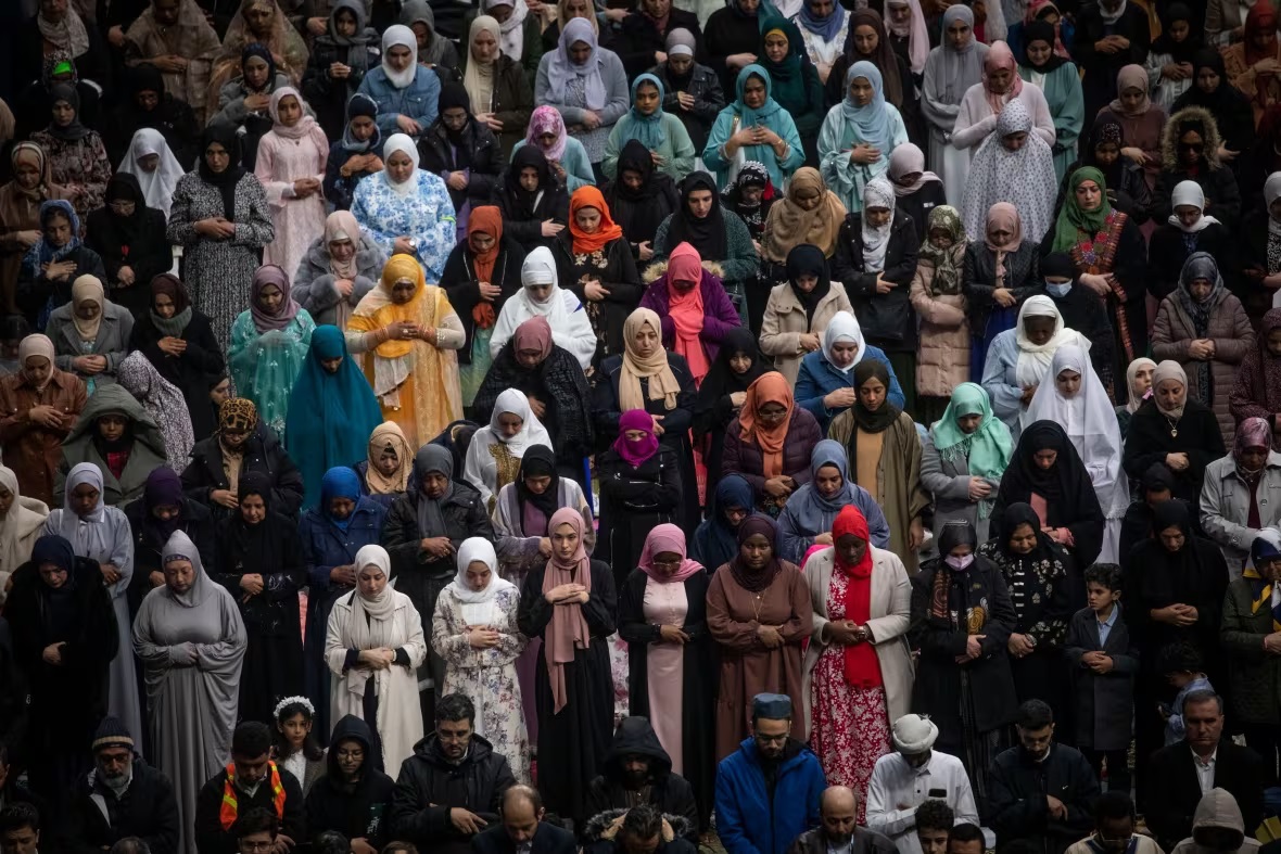 In Pictures: Colorful `Eid Al-Fitr Celebrations across the World - About Islam