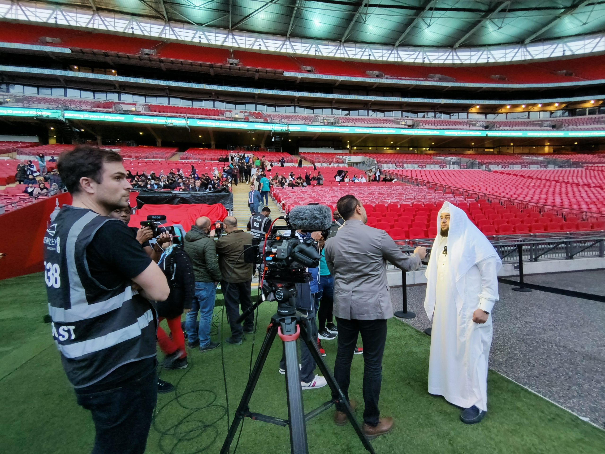 Hundreds Gather for Open Iftar at Wembley Stadium - About Islam