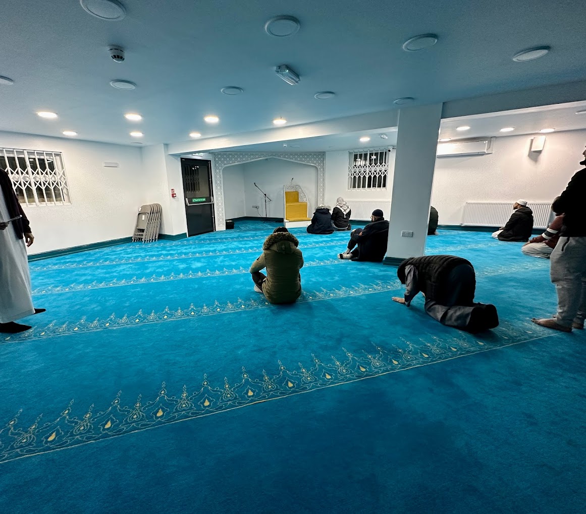 Check Amazing Photos of a Pub Transformed Into a Beautiful Mosque - About Islam