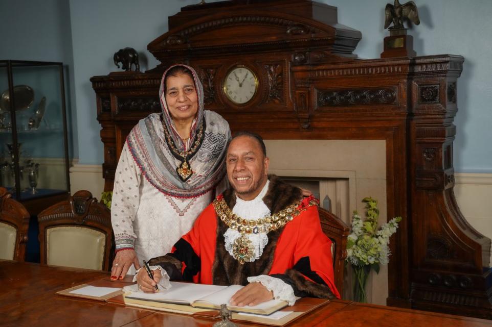 Mayor Mohammed Ayub and Mayoress Zaibun Nisa (Image: Bolton Council)