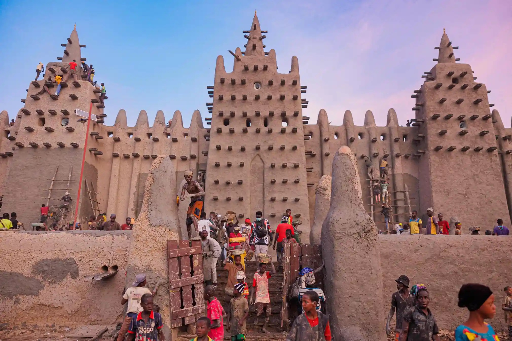 Replastering of Mali’s Great Mosque:  Here Are Amazing Pictures - About Islam