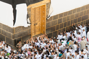 Muslims making tawaf around kabah