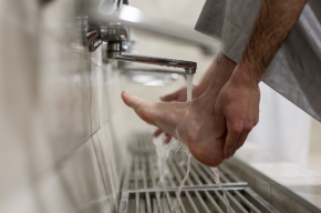 muslim man washing his feet-Sunnah Acts of Wudu