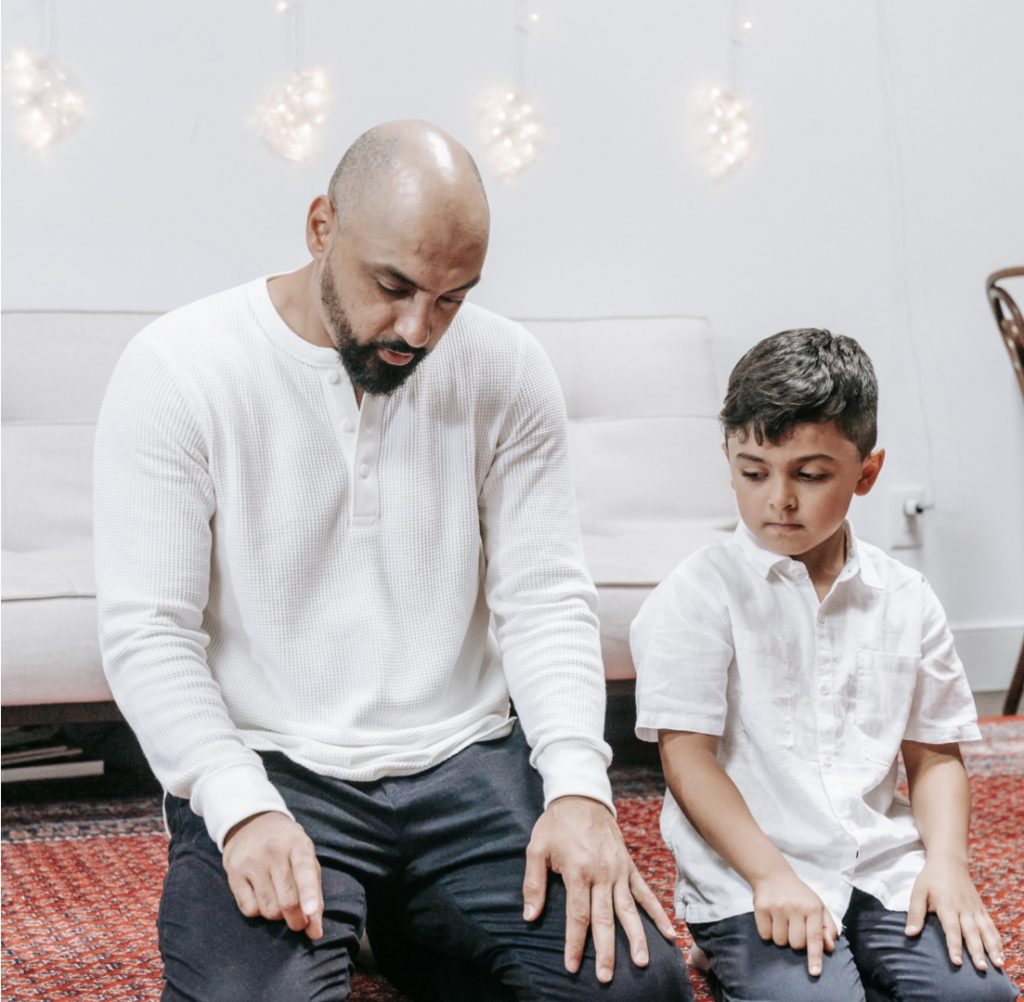 10 Ways to Help Your Kids Love Prayer - About Islam